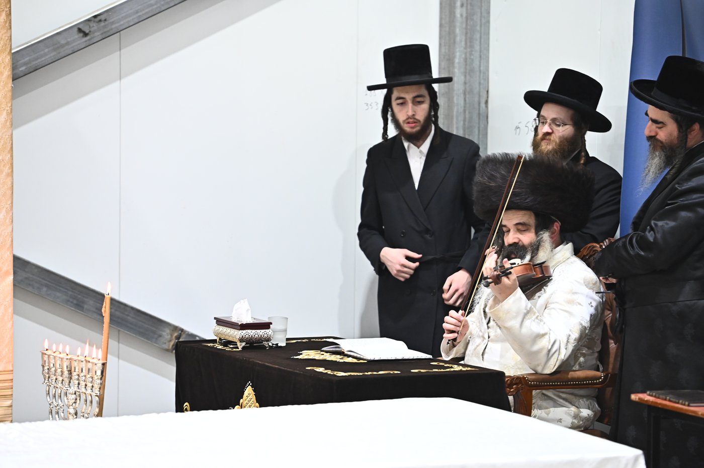 זאת חנוכה בחצה"ק זוטשקה