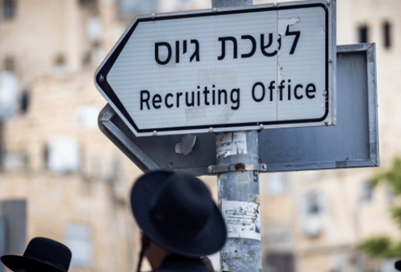 בושה: תלמיד הישיבה יאיר סעדה נגרר ממיטתו קודח מחום והושלך לכלא הצבאי