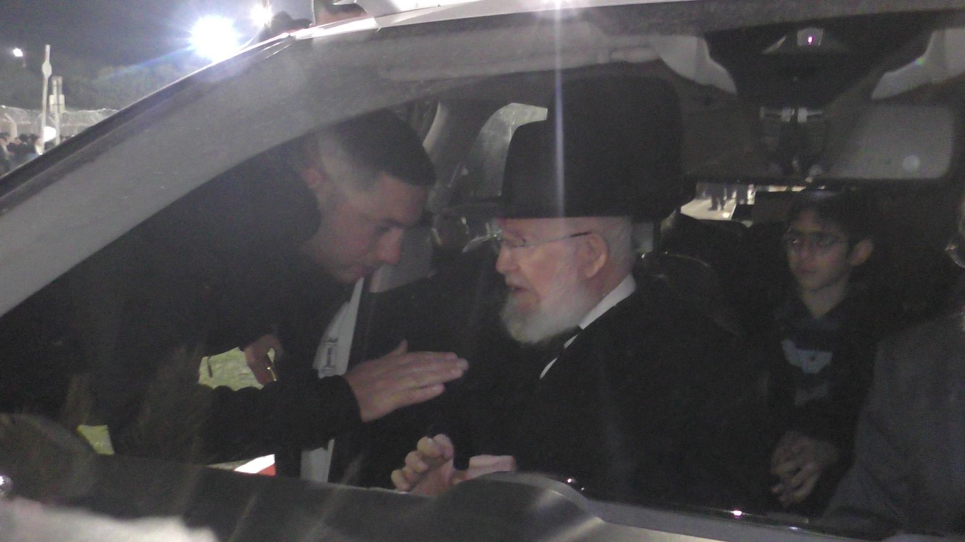 עצרת התפילה של 'כסא רחמים' מול שערי כלא 10