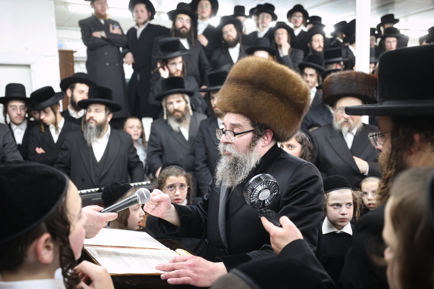 הכנסת ספר תורה לביהמ"ד סקולען בעיה"ק ירושלים