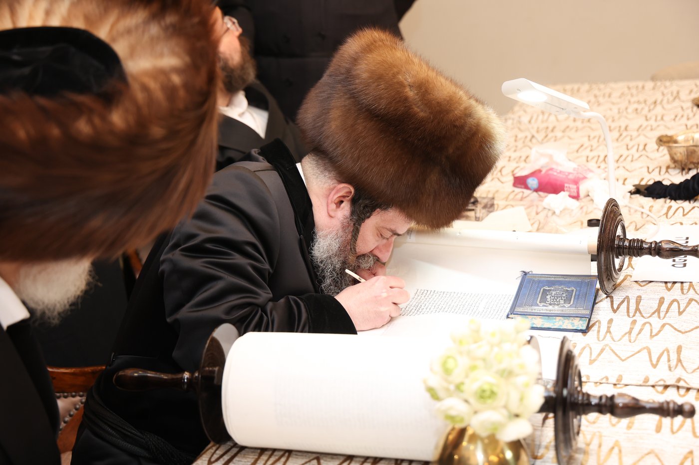 הכנסת ספר תורה לביהמ"ד סקולען בעיה"ק ירושלים