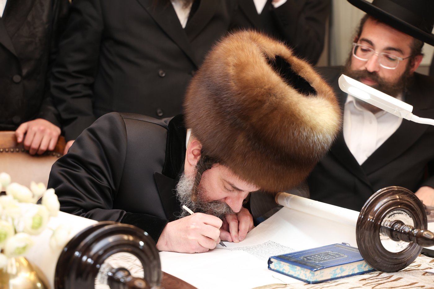 הכנסת ספר תורה לביהמ"ד סקולען בעיה"ק ירושלים