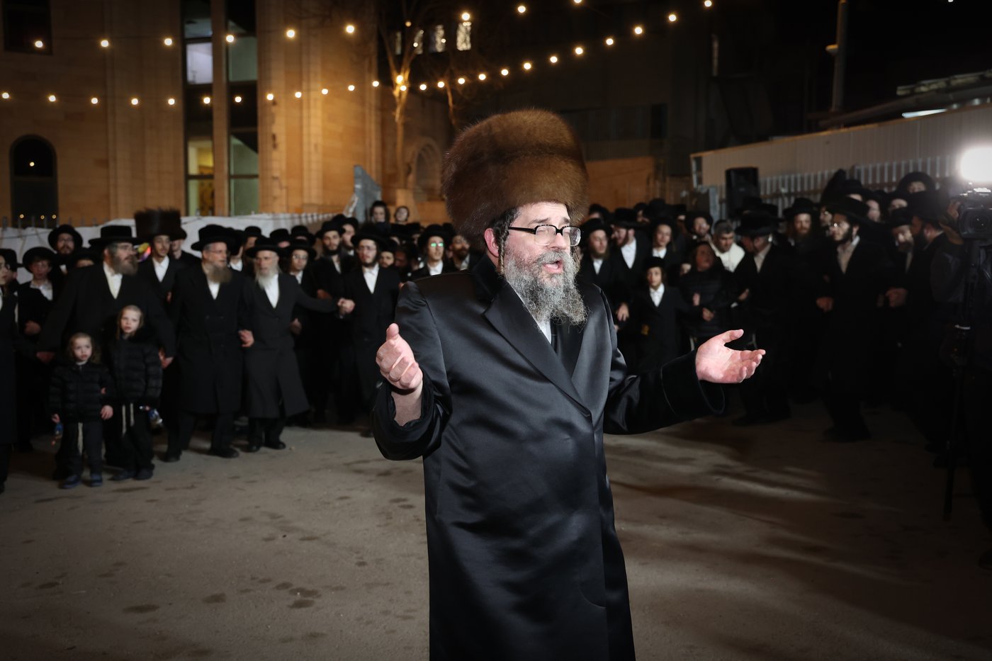 הכנסת ספר תורה לביהמ"ד סקולען בעיה"ק ירושלים