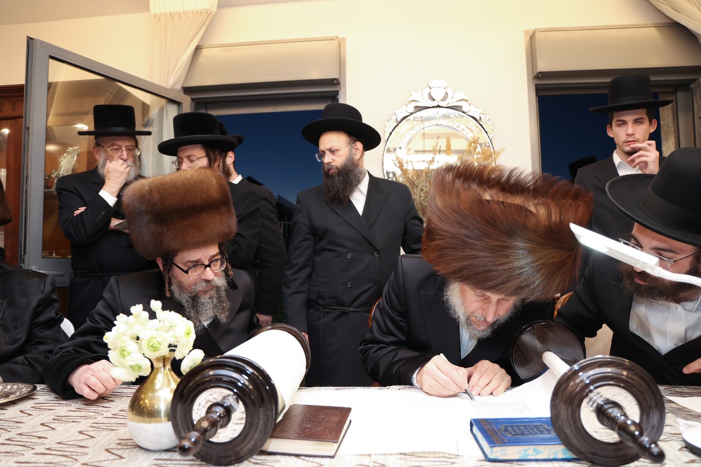 הכנסת ספר תורה לביהמ"ד סקולען בעיה"ק ירושלים