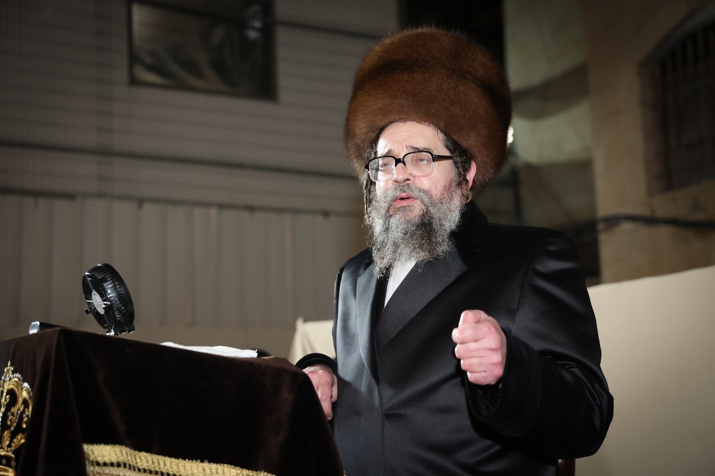 הכנסת ספר תורה לביהמ"ד סקולען בעיה"ק ירושלים