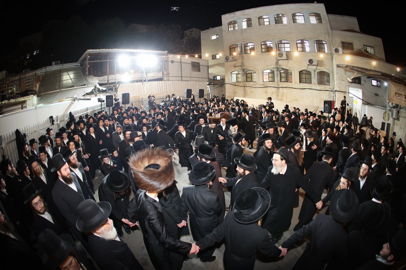 הכנסת ספר תורה לביהמ"ד סקולען בעיה"ק ירושלים