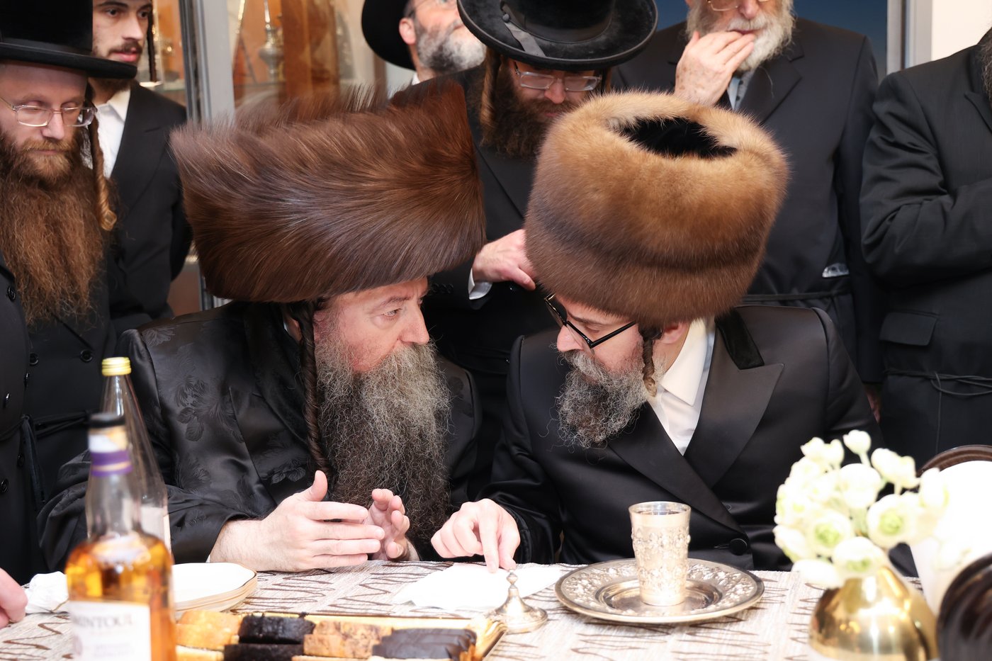 הכנסת ספר תורה לביהמ"ד סקולען בעיה"ק ירושלים