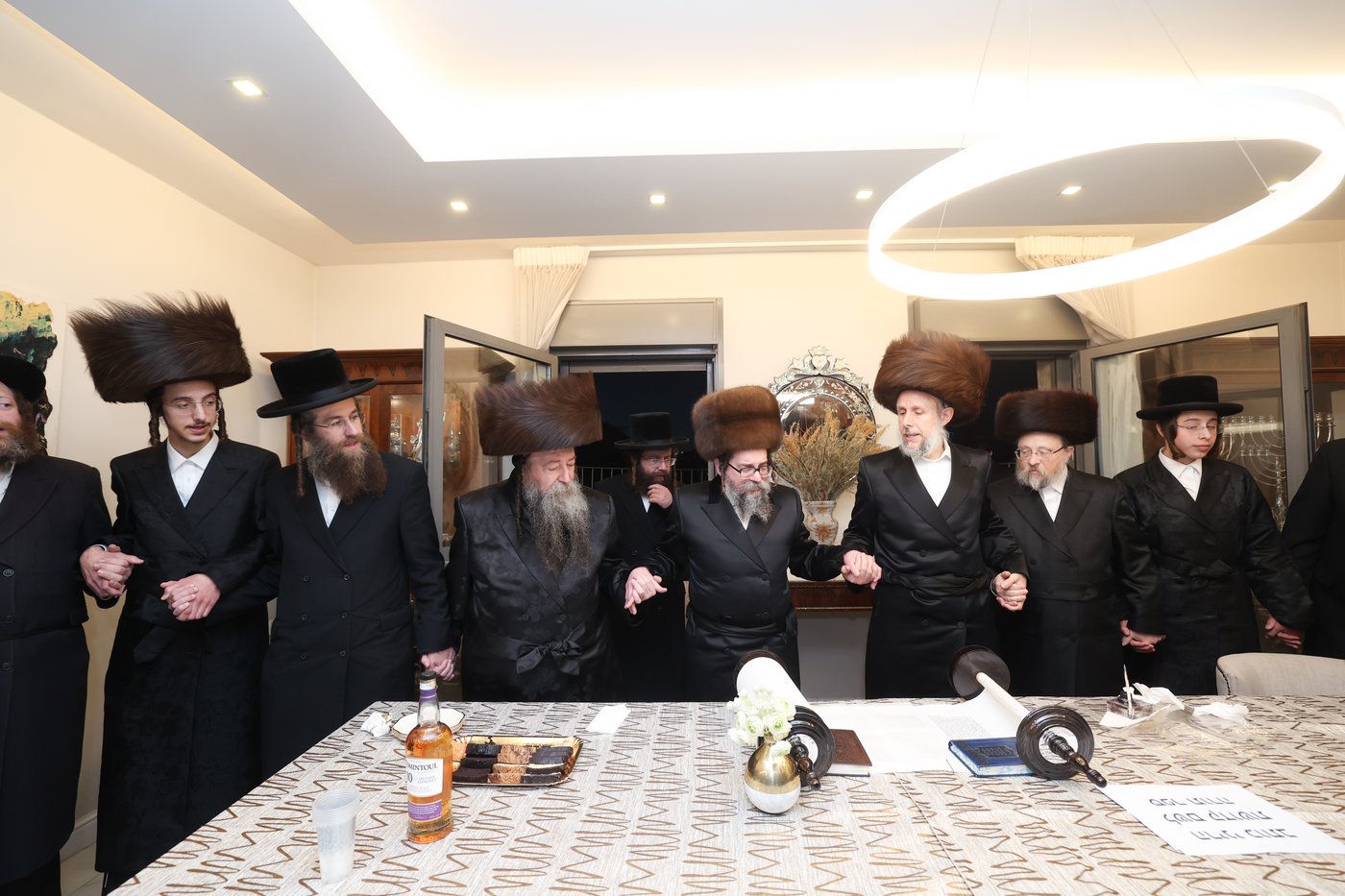 הכנסת ספר תורה לביהמ"ד סקולען בעיה"ק ירושלים