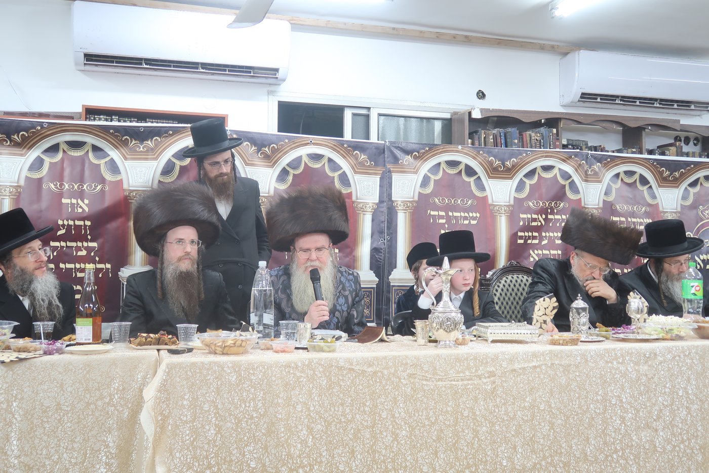 שמחת בית בחצרות אנטניא - בערגסאז