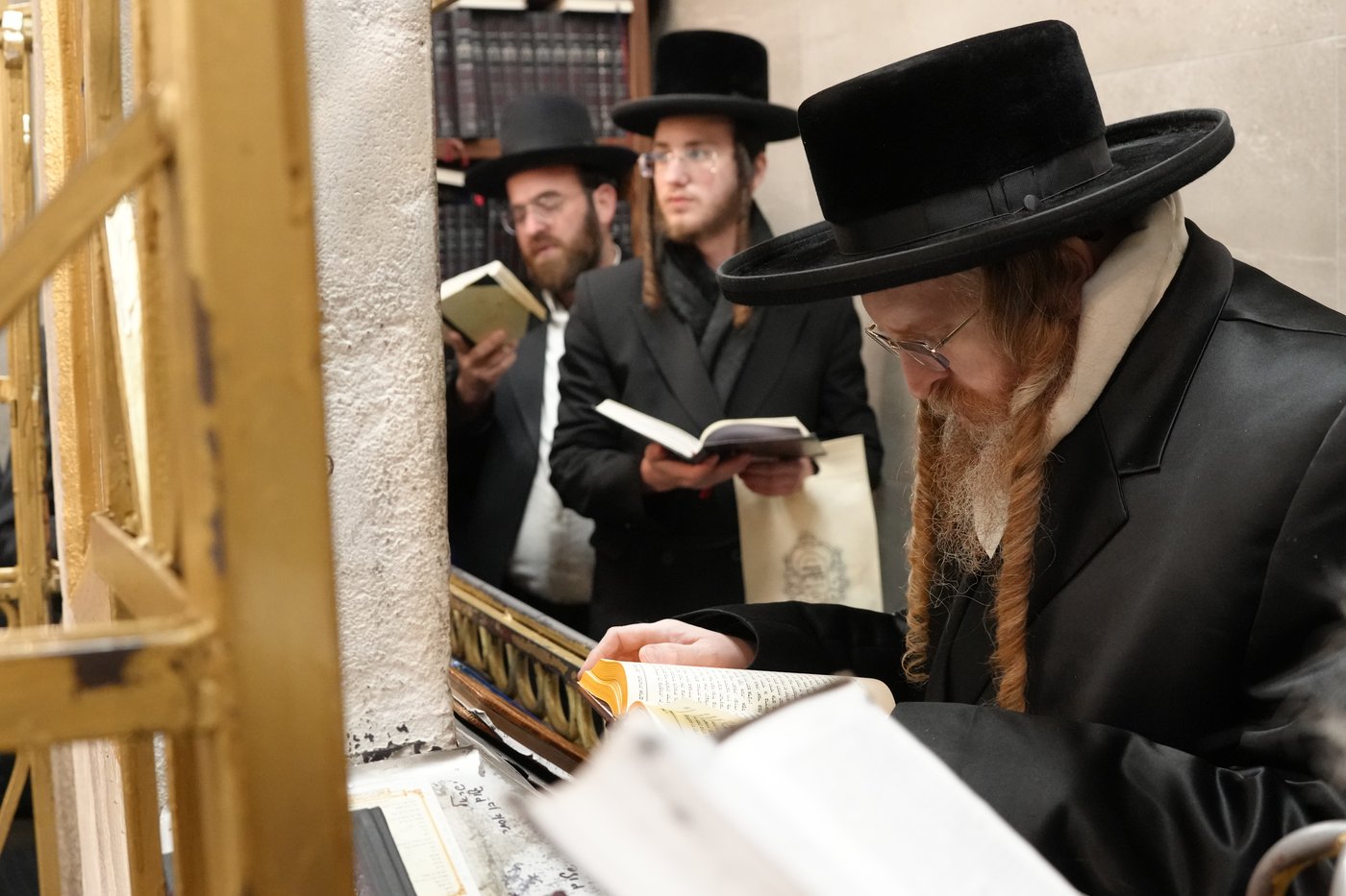 האדמו"ר משומרי אמונים במסע הקודש לפולין