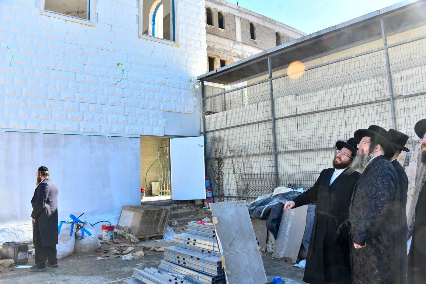 האדמו"ר מטעמשוואר אלעד בסיור בבית מדרשו