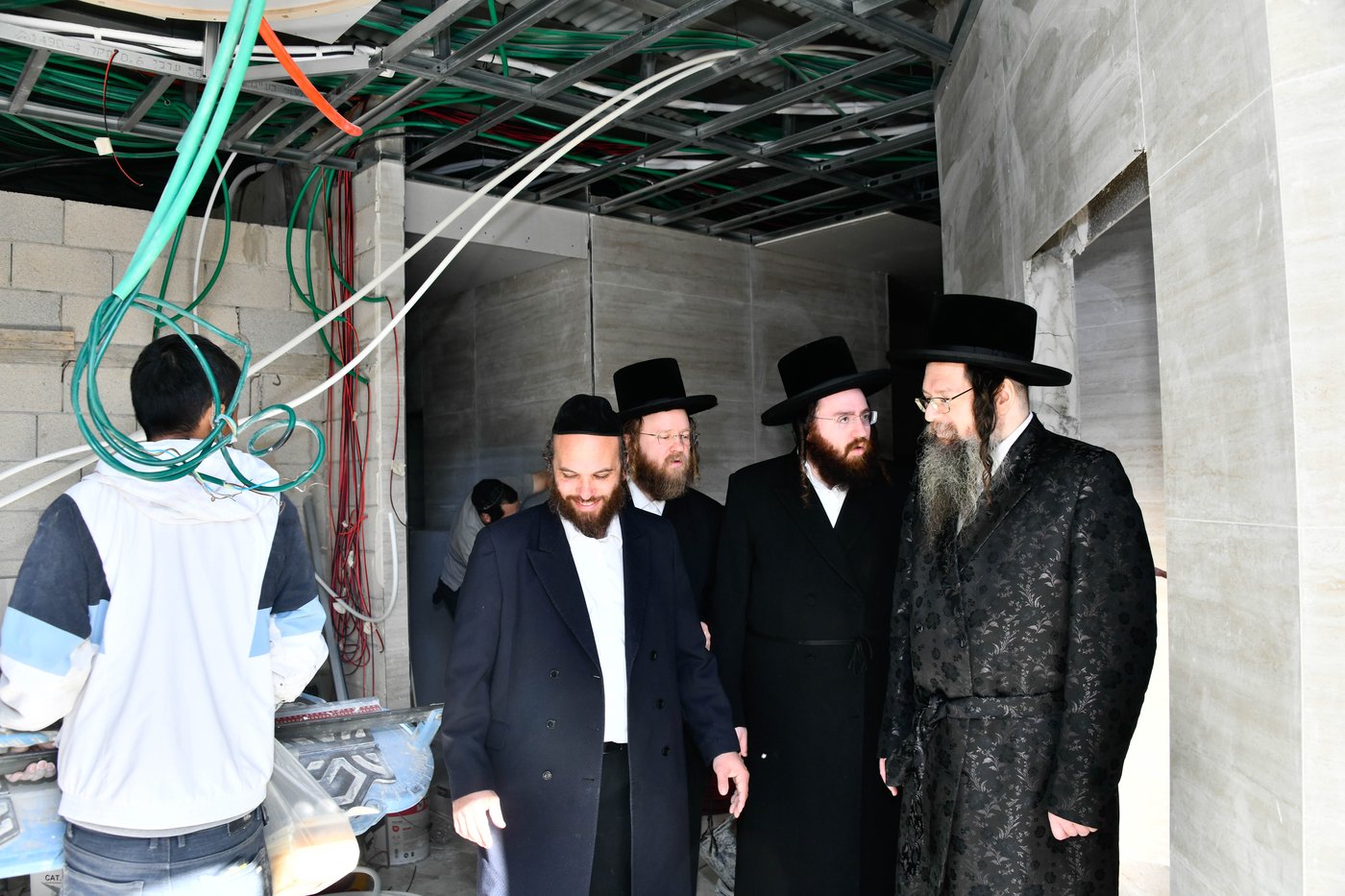 האדמו"ר מטעמשוואר אלעד בסיור בבית מדרשו