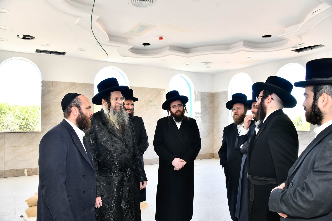האדמו"ר מטעמשוואר אלעד בסיור בבית מדרשו