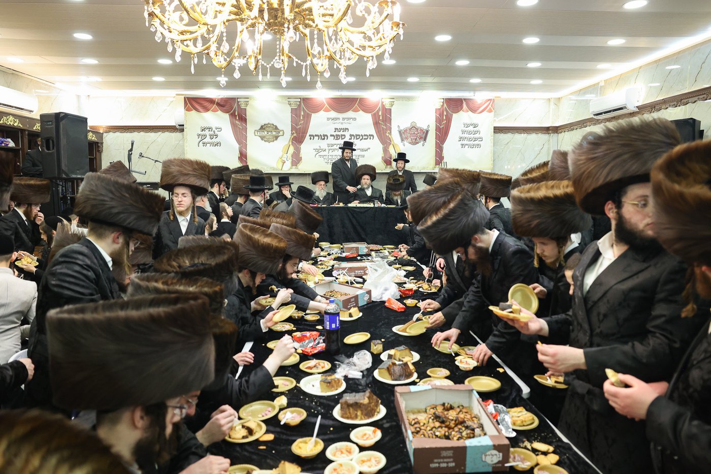 הכנסת ס"ת בויז'ניץ אלעד