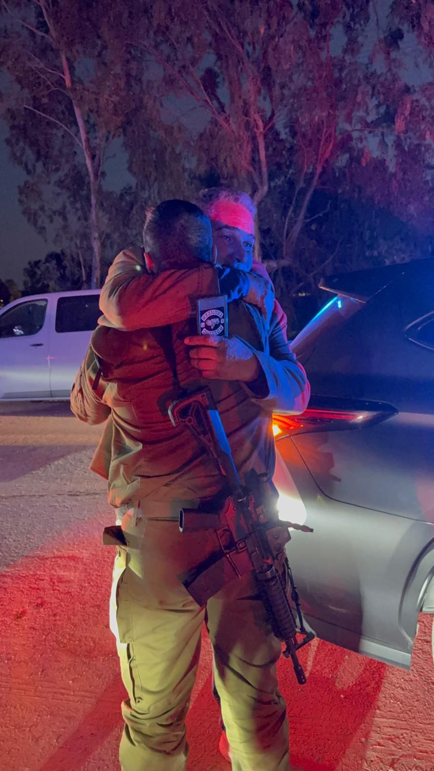 מפקד פיקוד הדרום, אלוף יניב עשור במפגש עם איציק אביו של רן