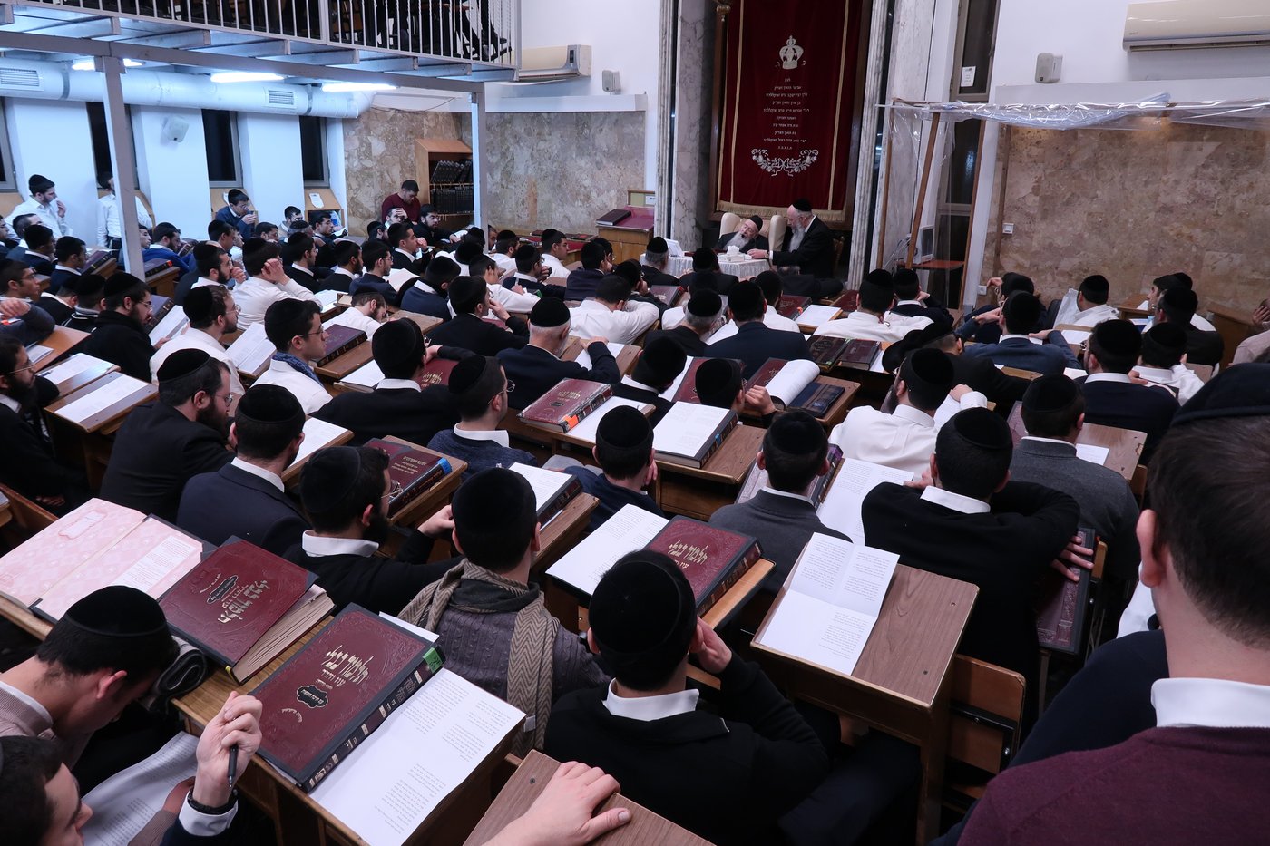 הגאון רבי יהודה עדס בישיבת 'קול יעקב'
