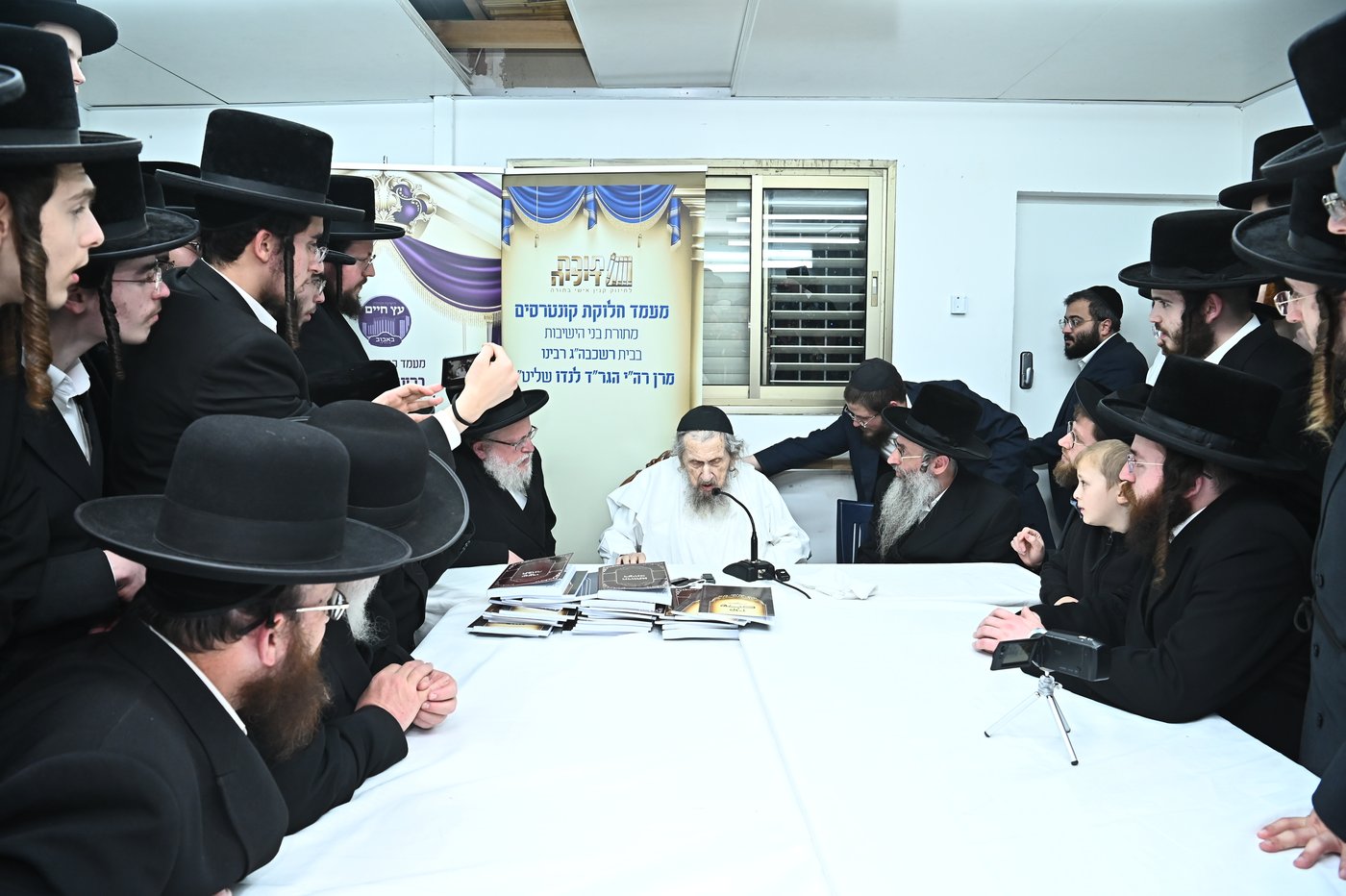 בחורי עץ חיים בבתי גדולי ישראל