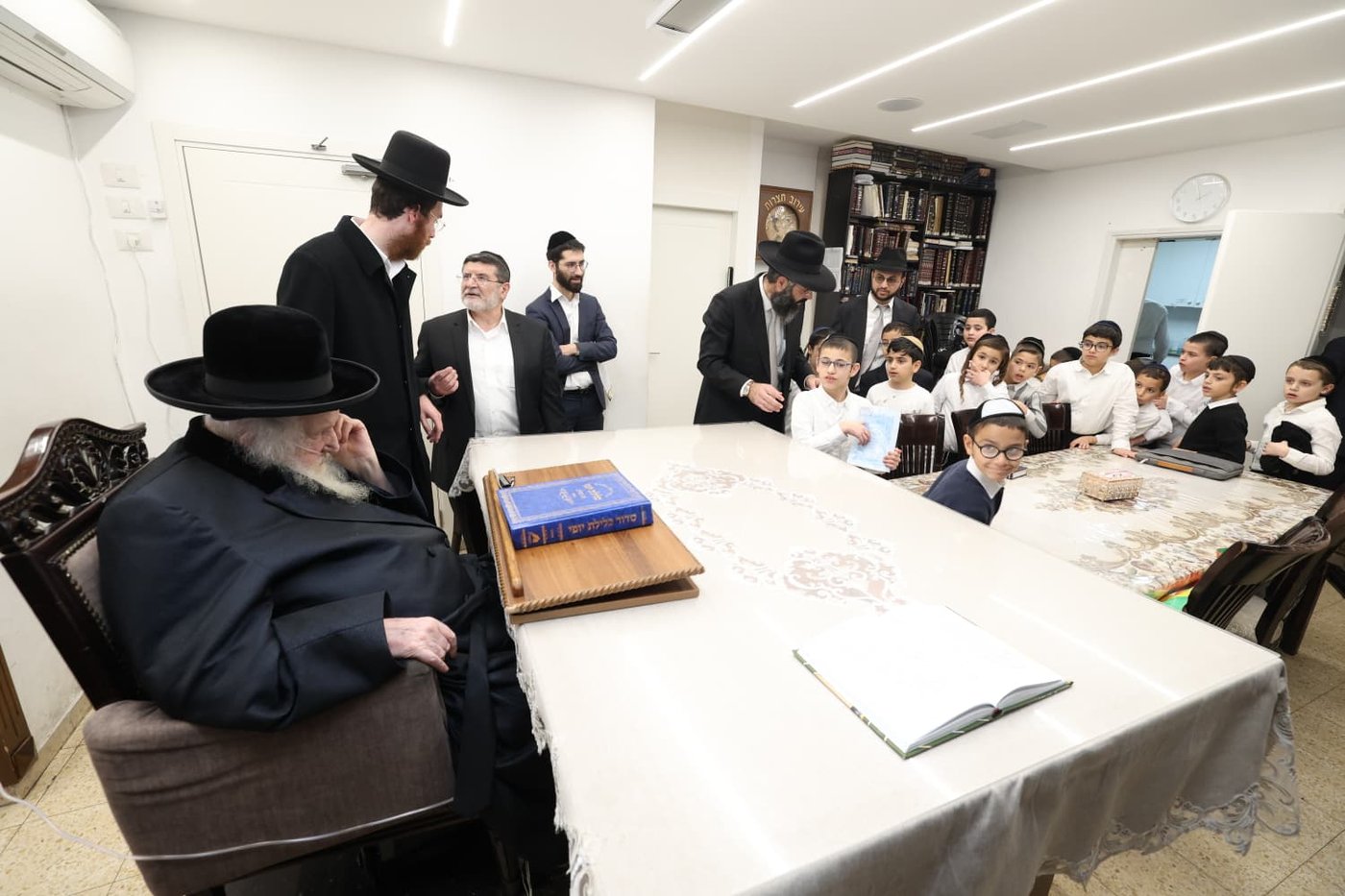 תלמידי חזון מאיר ובית ישראל במעונם של גדולי ישראל