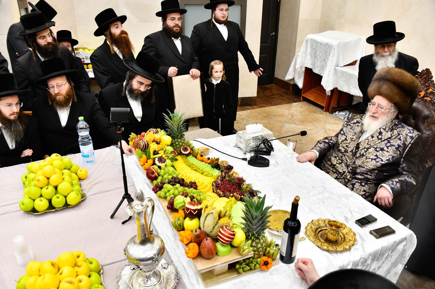 האדמו"ר מספינקא בטיש ט"ו בשבט