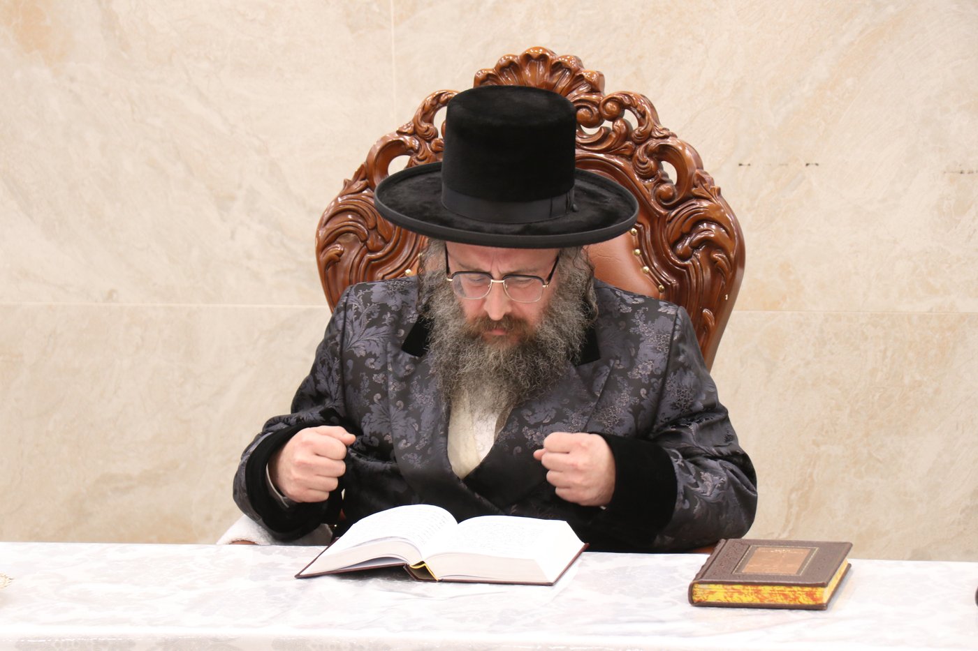 ט"ו בשבט בחצה"ק ביאלה בית שמש