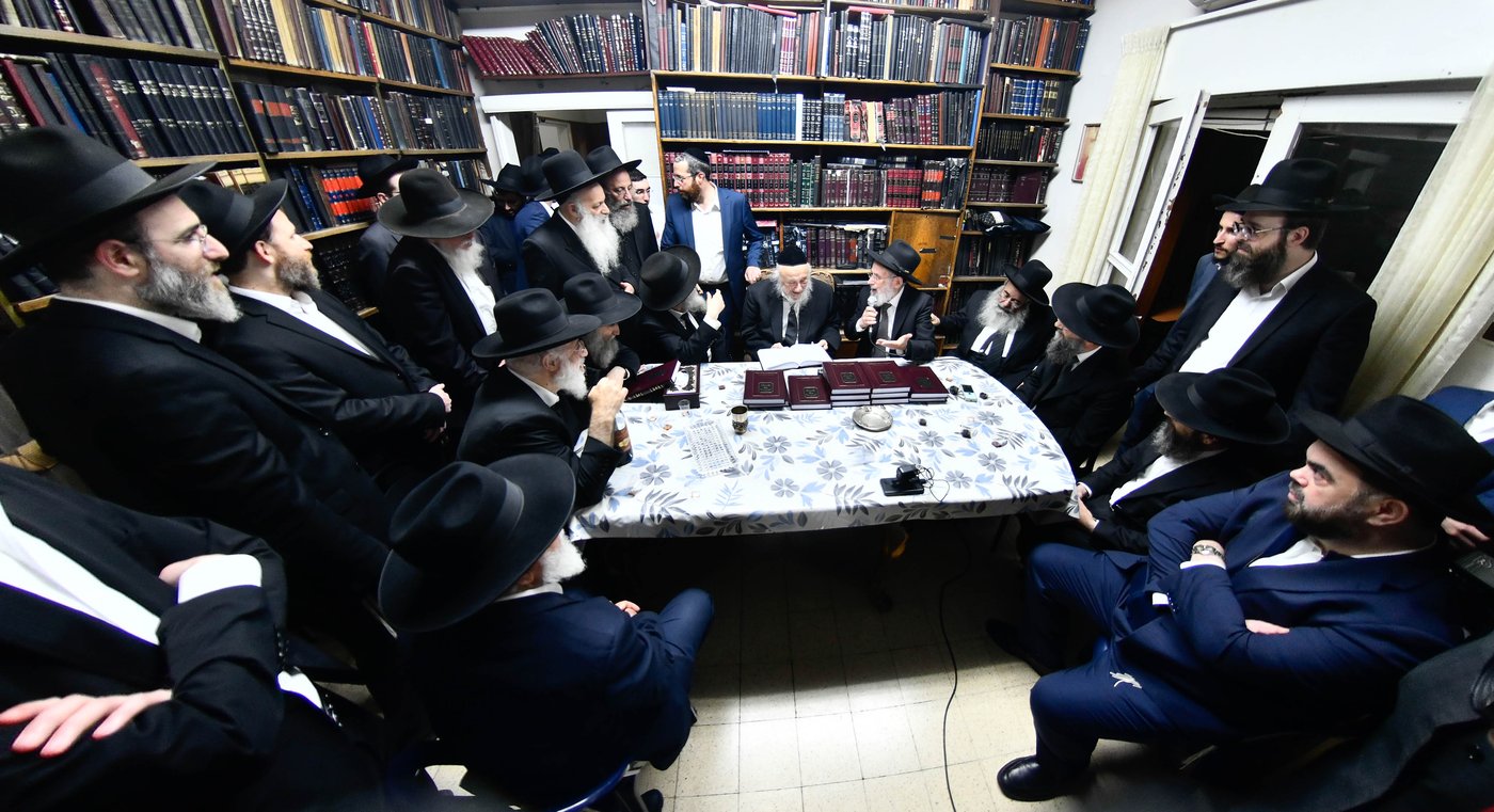 מסיבת הלחיים אצל הגרב"ד פוברסקי