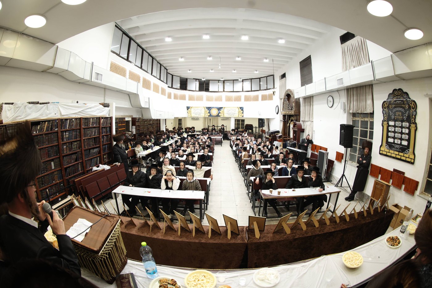 חלוקת פרסים בסאטמר ירושלים