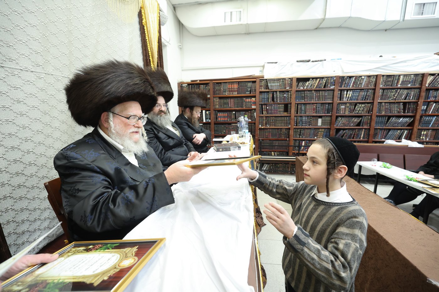 חלוקת פרסים בסאטמר ירושלים