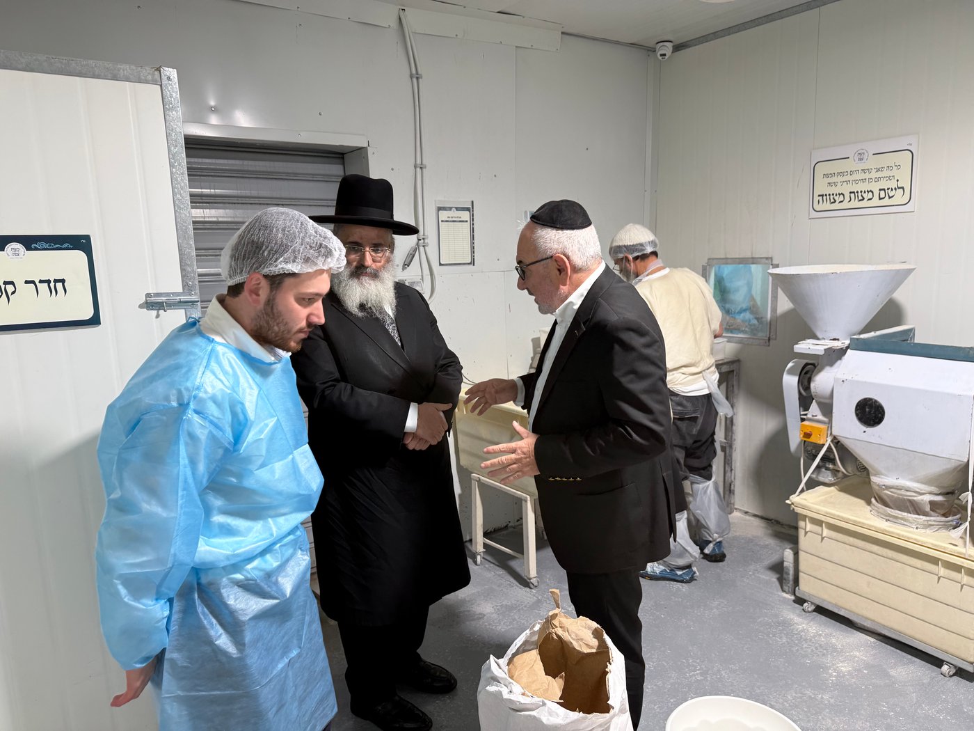 רבי ישראל אברג'ל באפיית מצות חבורה