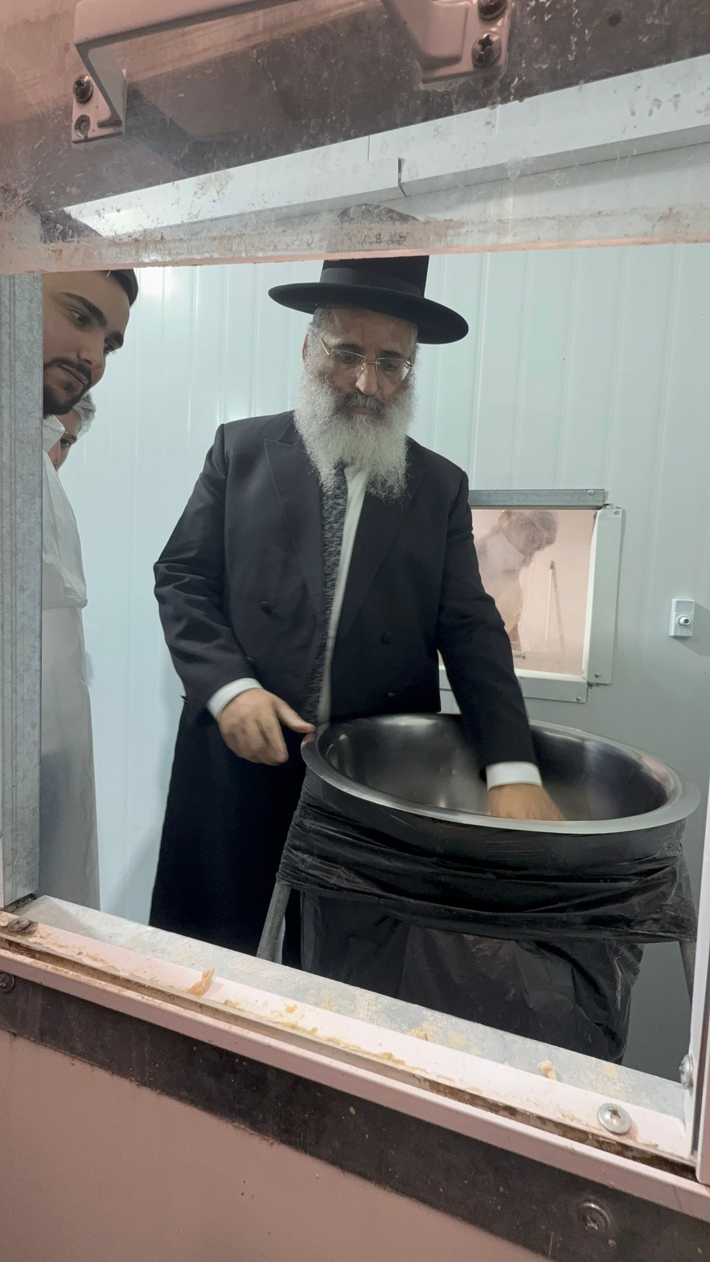 רבי ישראל אברג'ל באפיית מצות חבורה