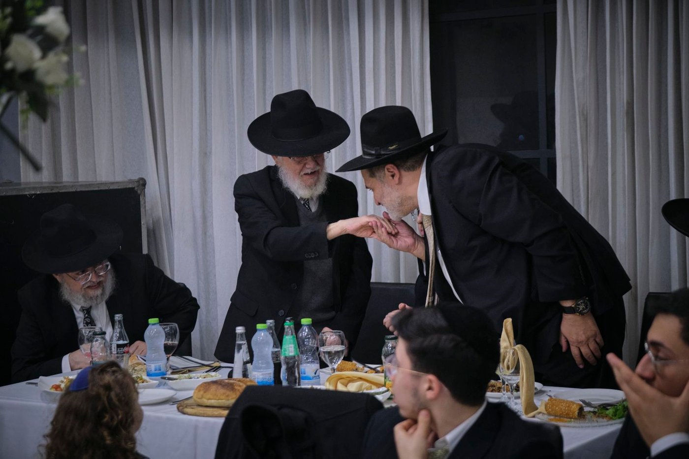 שמחת אירוסי נכד הגר"צ מאזוז