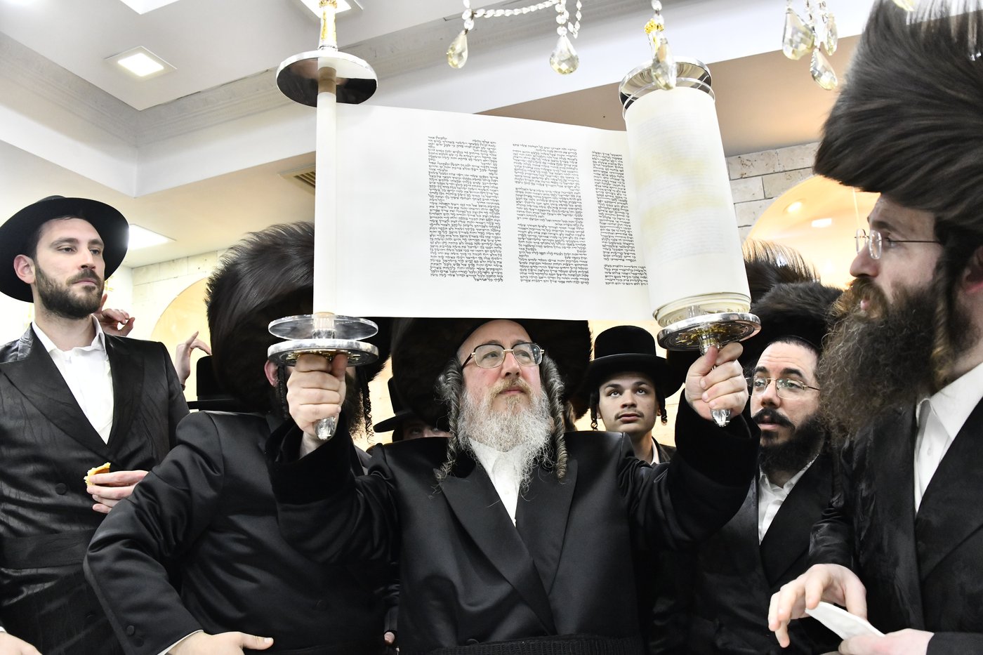 הכנסת ס"ת בביאלה ב"ב