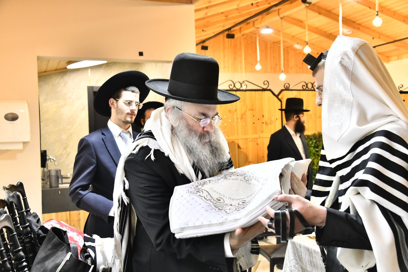 שמחת הברית לנין הגרמ"ש אדלשטיין ונכד הגרי"ש קנייבסקי