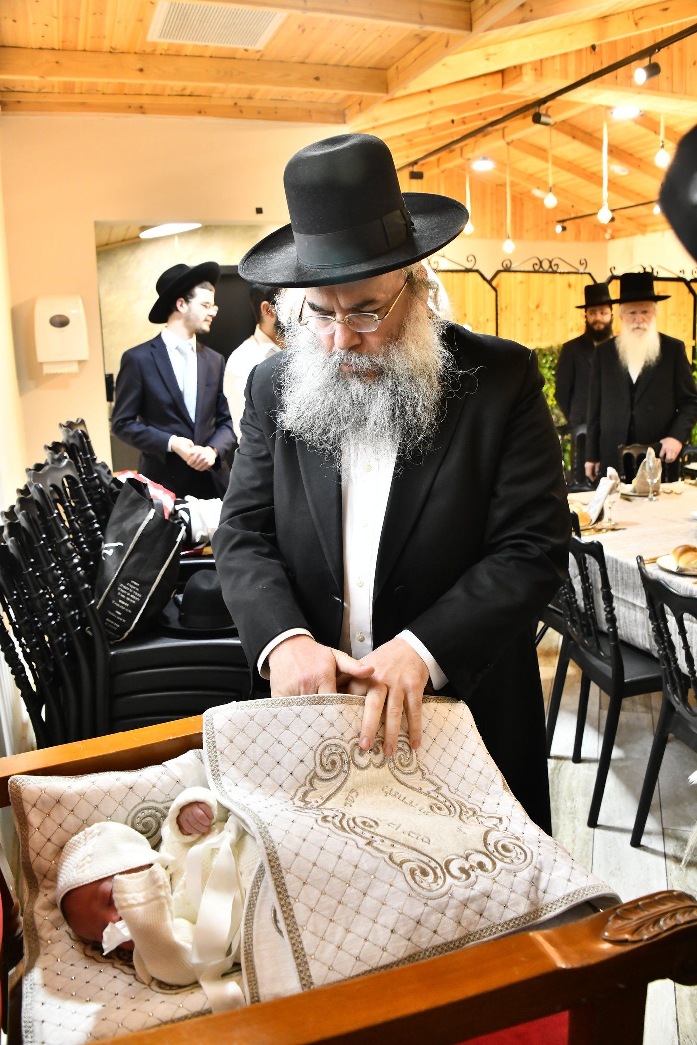 שמחת הברית לנין הגרמ"ש אדלשטיין ונכד הגרי"ש קנייבסקי