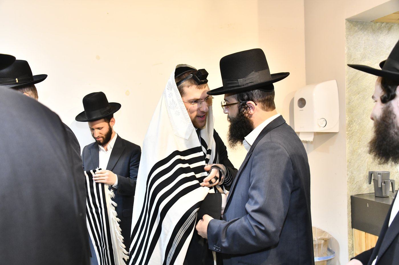 שמחת הברית לנין הגרמ"ש אדלשטיין ונכד הגרי"ש קנייבסקי