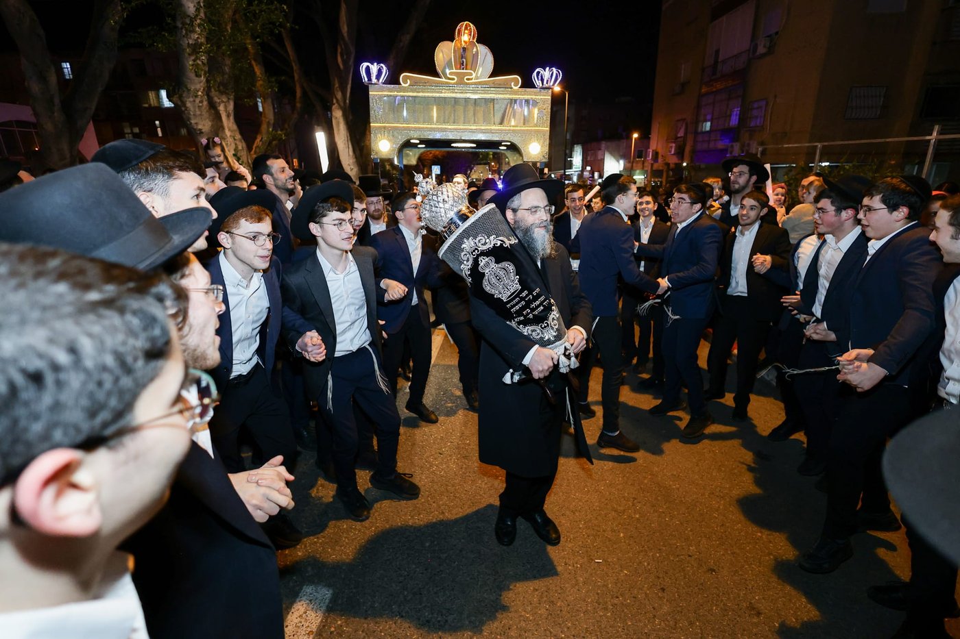 הכנסת ספר תורה ל'דרך אמונה' בקרית אתא