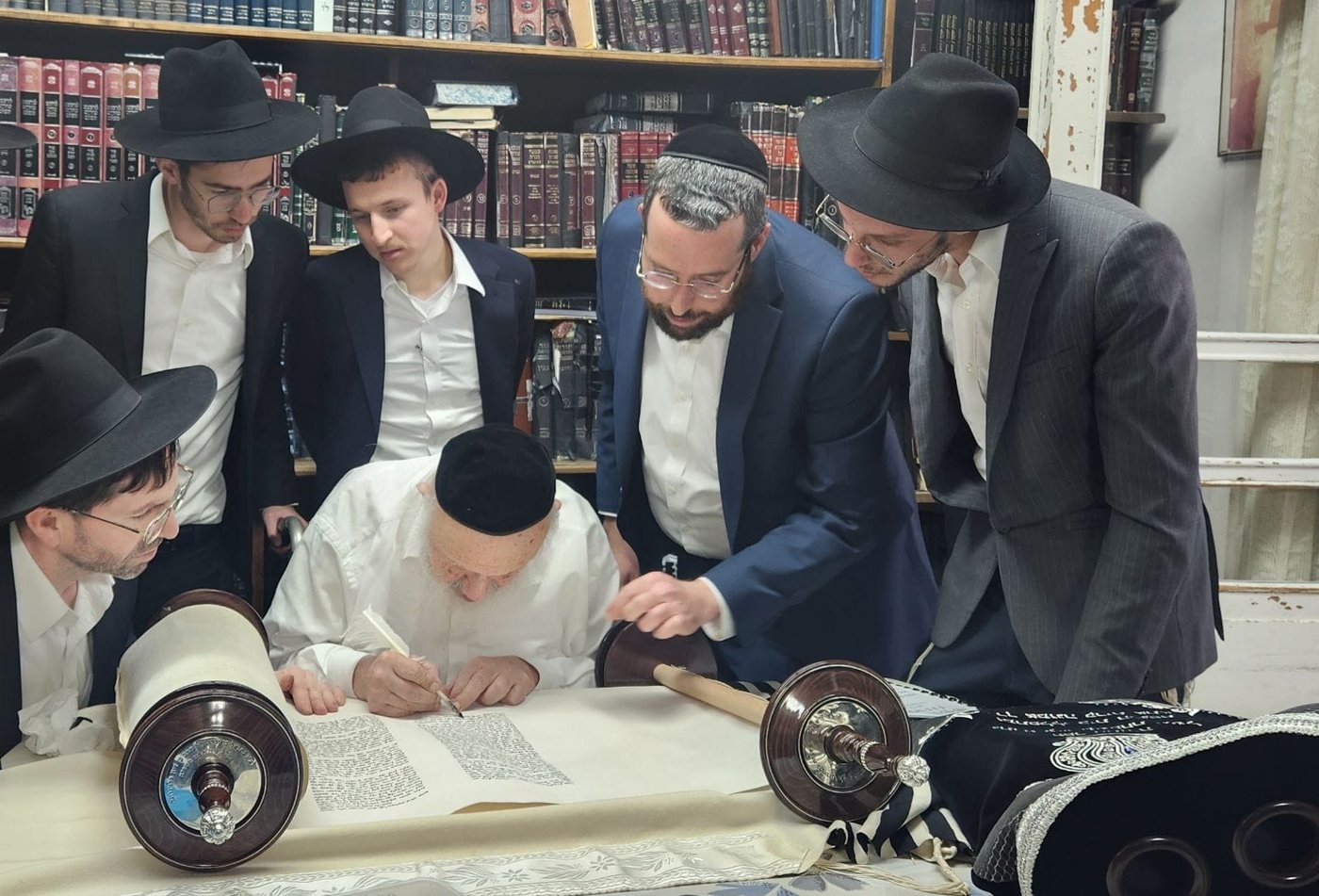 הכנסת ספר תורה ל'דרך אמונה' בקרית אתא