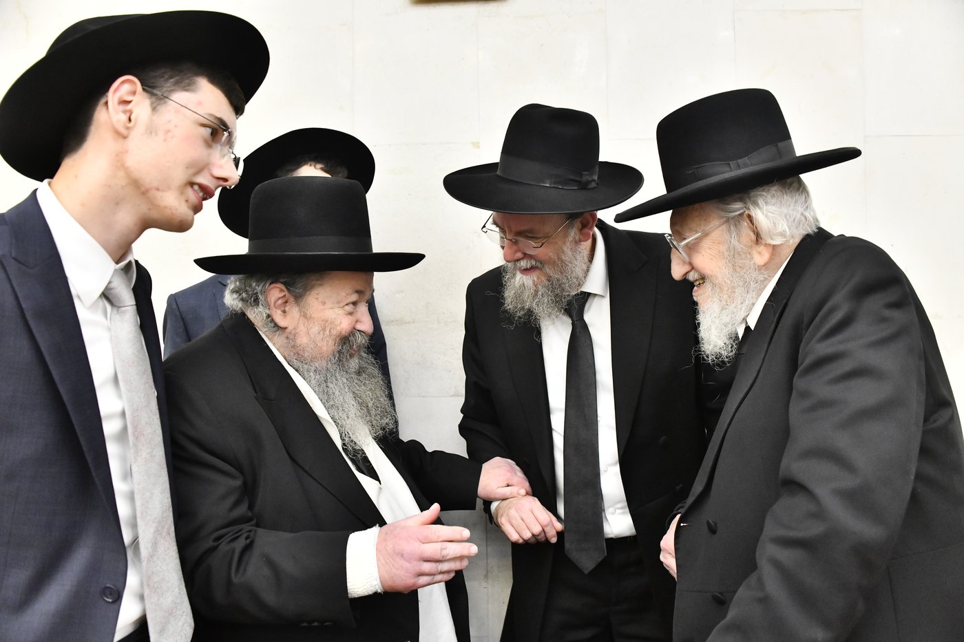 שמחת האירוסין בבאר יעקב - שכר שכיר