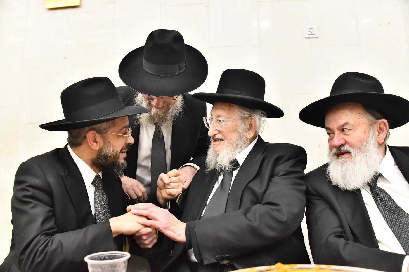 שמחת האירוסין בבאר יעקב - שכר שכיר