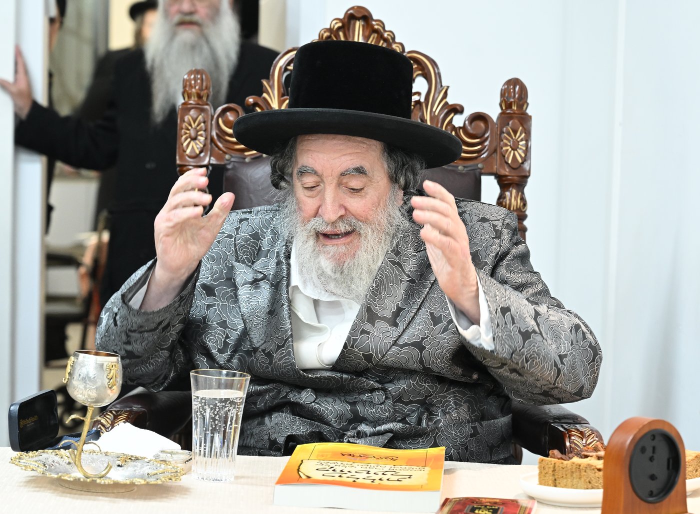 סעודת ר"ח אדר אצל האדמו"ר מויז'ניץ