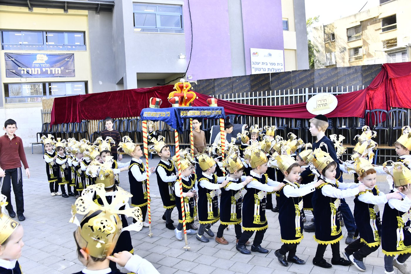 ילדי חדרי תורה מחופשים