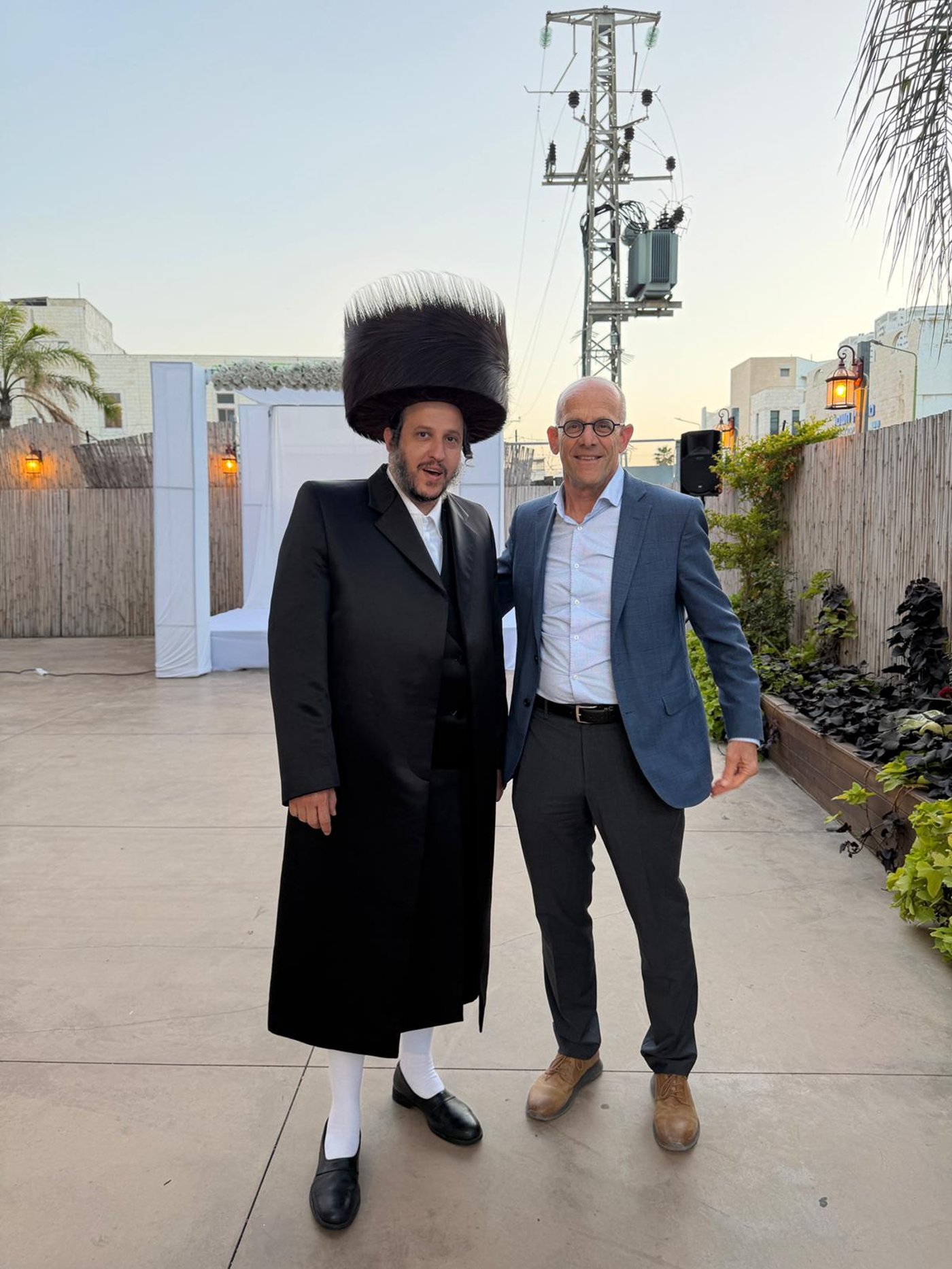 עם בכירים מעולם הרפואה: העסקן החסידי חיתן את בנו, כולם התייצבו | גלריה