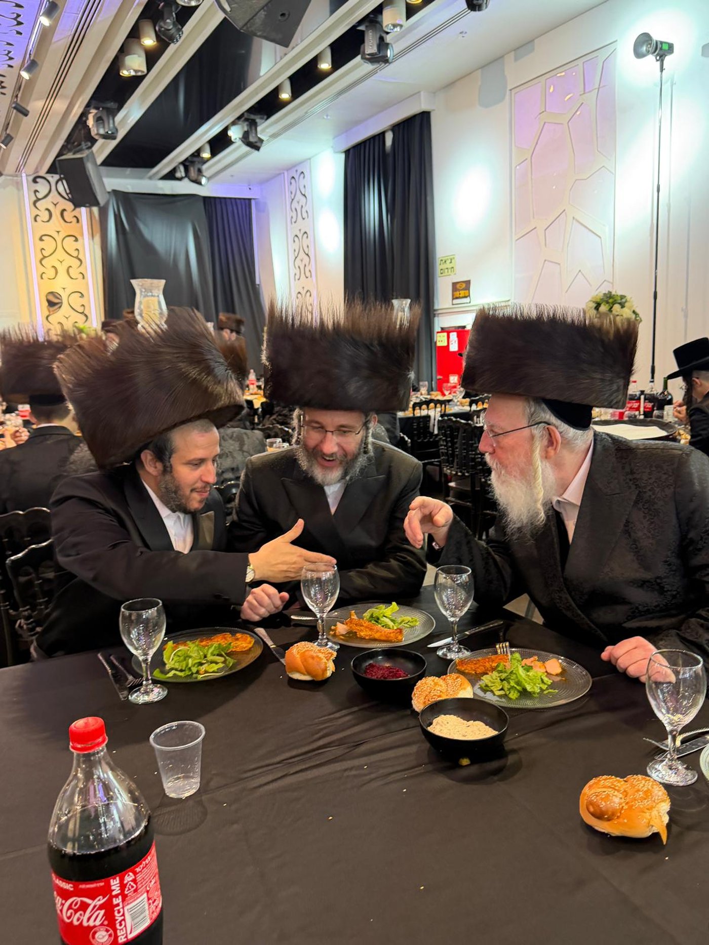 עם בכירים מעולם הרפואה: העסקן החסידי חיתן את בנו, כולם התייצבו | גלריה