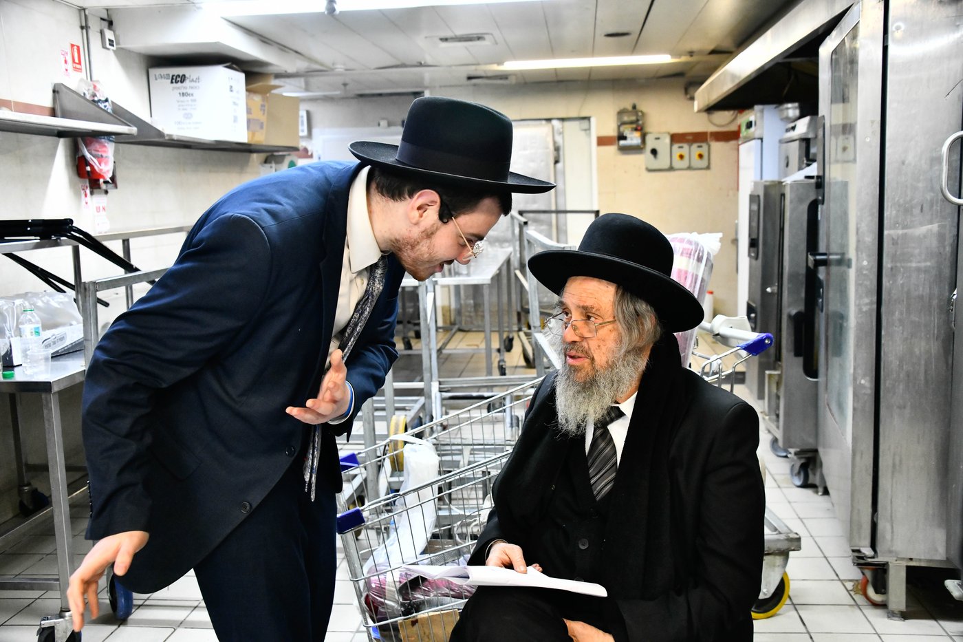 הגר"ד כהן בלימוד במטבח של ארמונות חן