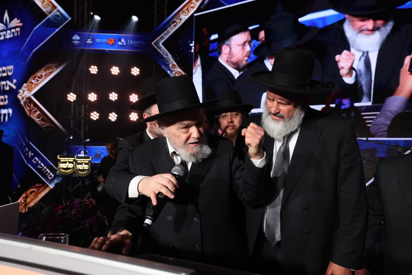 באי הכנס בבניני האומה