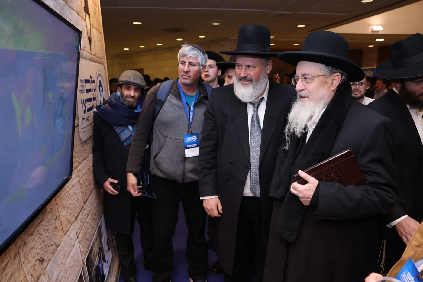 באי הכנס בבניני האומה