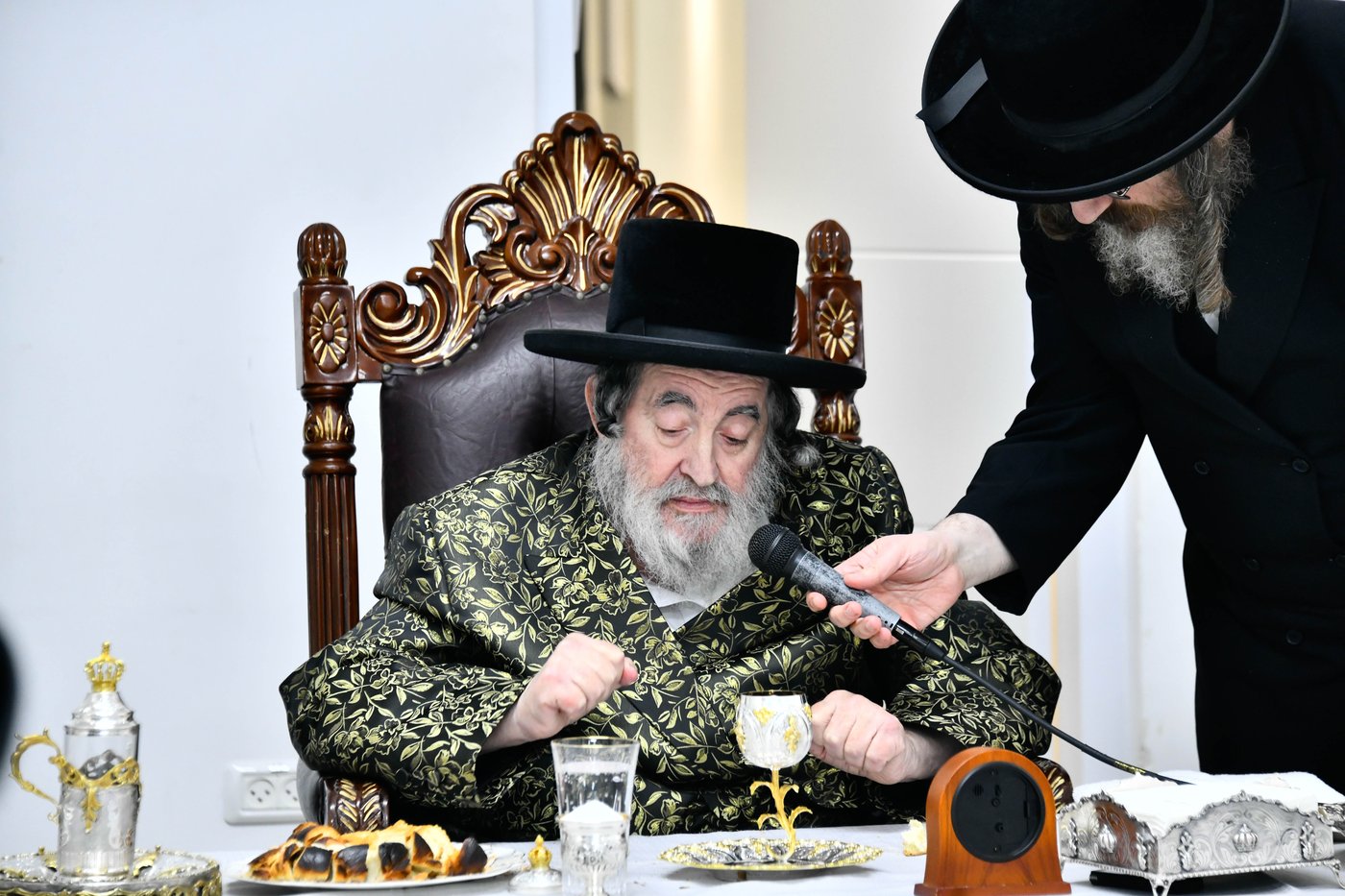 האדמו"ר מויז'ניץ בסעודת הודאה ז' אדר