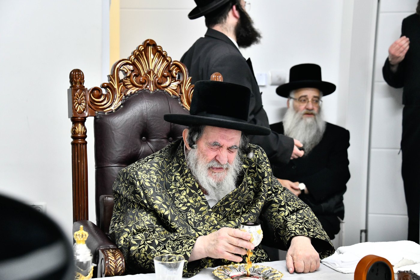 האדמו"ר מויז'ניץ בסעודת הודאה ז' אדר
