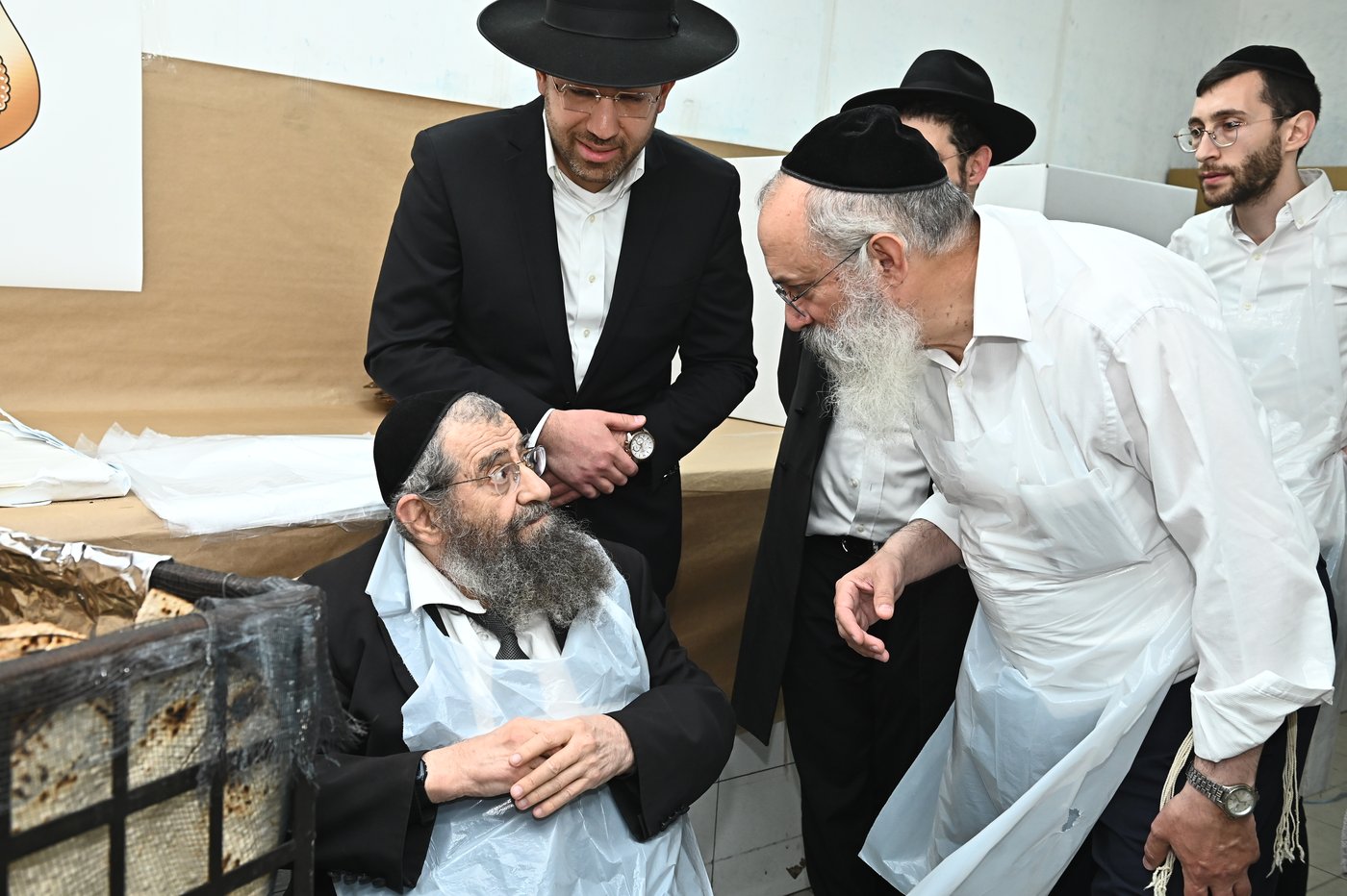 הגר"מ בן שמעון באפיית מצות
