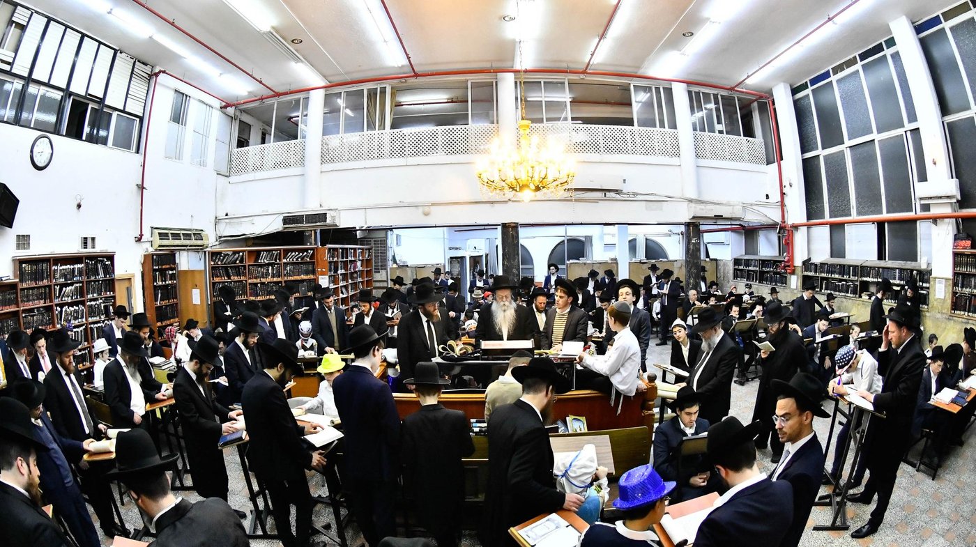 הגאון רבי שלמה קנייבסקי בקריאת המגילה