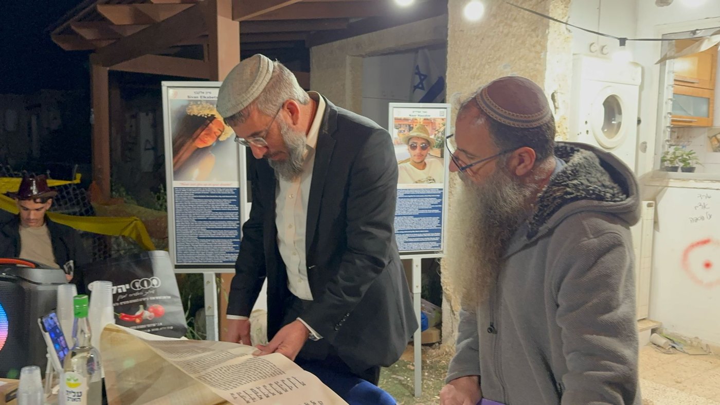  הרב משה שחור, קורא במגילה, אמיר זיני, אביו של ניראל הי״ד שנרצח עם אשתו ניב רביב הי״ד